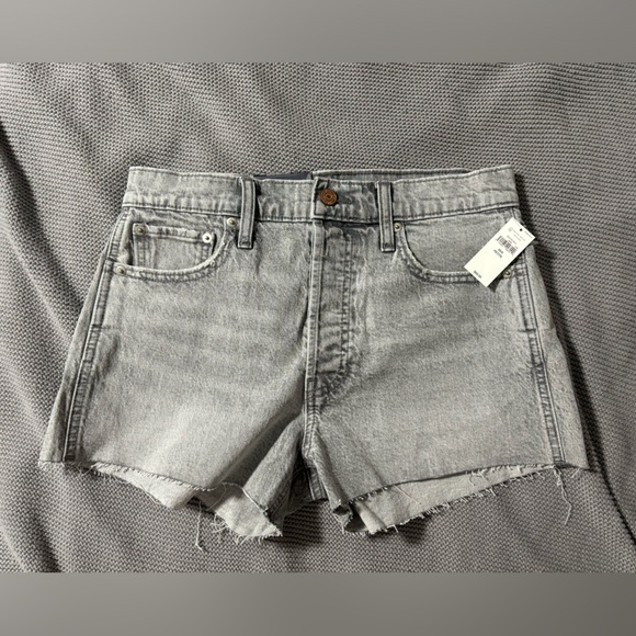 2/15$ Gap 3" High Rise denim Shorts in Grey stone - Picture 1 of 5